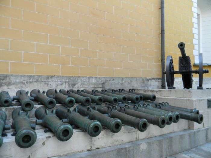 пушки из арсенала в кремле